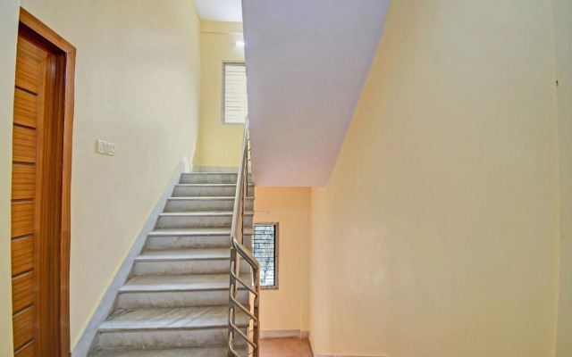 OYO Flagship 80558 Nirwana Gust House Newtown