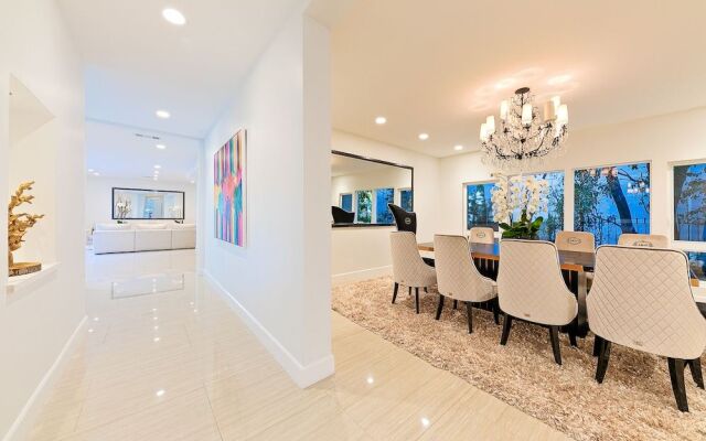 Beverly Hills Luxury Modern Palace
