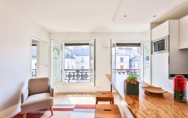 Fully Equipped Apartment Near the Canal Saint Martin