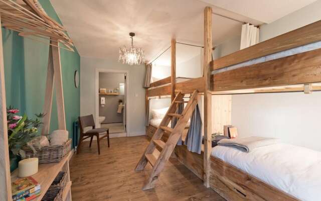 The elbowroom escape