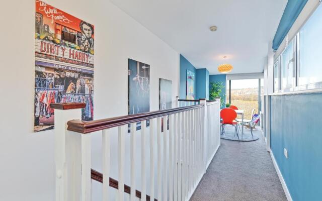 Central Big House | Large Group House | 4 Bedrooms 3 Bathrooms | Roof Terrace | City Centre