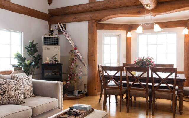 HDO Luxury Log House