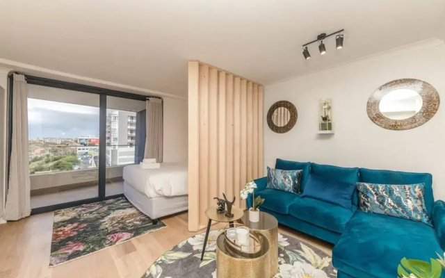Colourful and Cosy Studio Apartment in Newlands