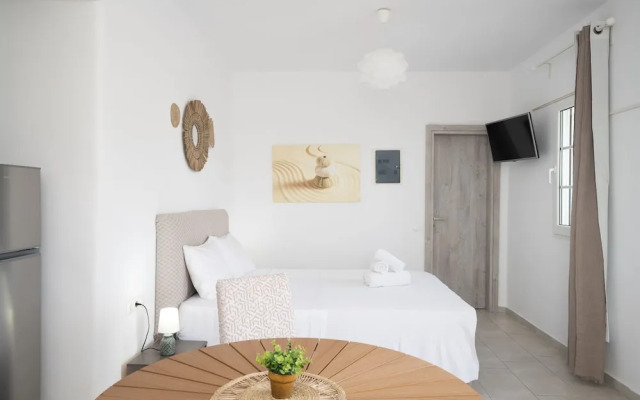 Island Nest Mykonos Suite w Shared Pool