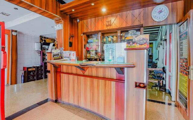 OYO 90064 Hotel Salon Fora & Cafe
