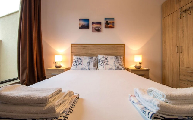 FM Luxury 1-BDR Apartment - Art and Brights