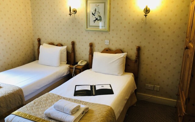 Brook Red Lion Hotel