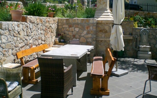 House With in Vinišce With Wonderful sea View Furnished T