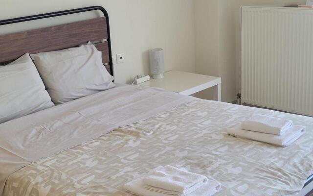Relaxing city center west luxury studio