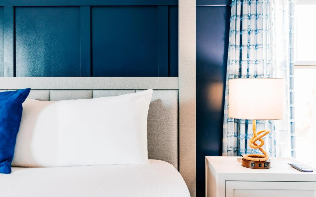 Salem Waterfront Hotel & Suites