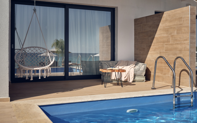 Cavo Orient Beach Hotel