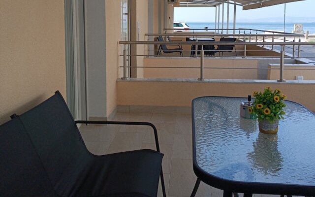 Navarino Luxe Suites with Sea View