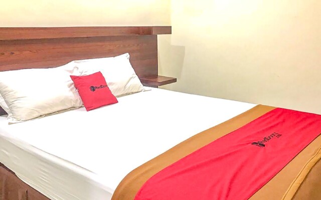 RedDoorz Syariah near Graha Pena