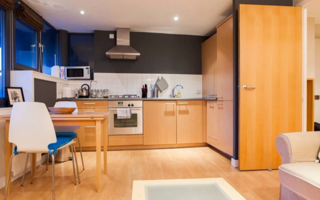 Bright & Stylish West End Apartment, Sleeps 2-4