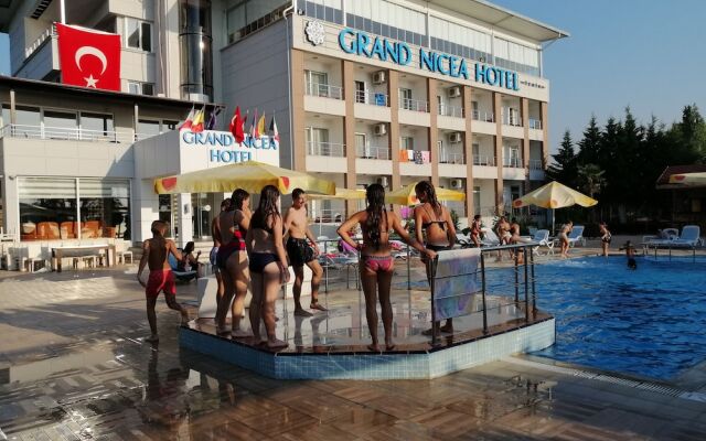 Grand Nicea Hotel