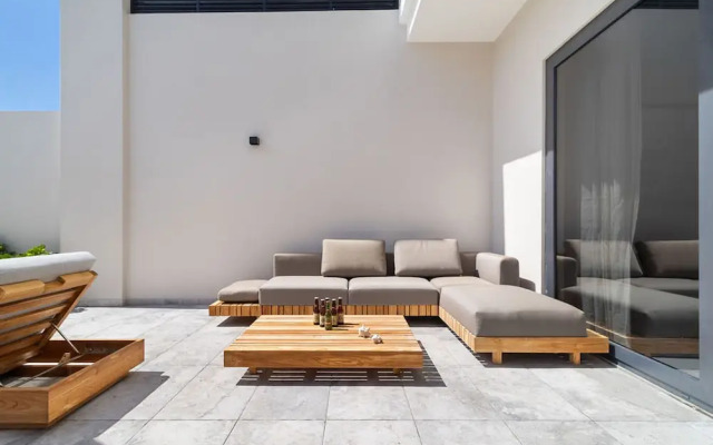 High-end Villa Walk to Beach Pool Ocean View