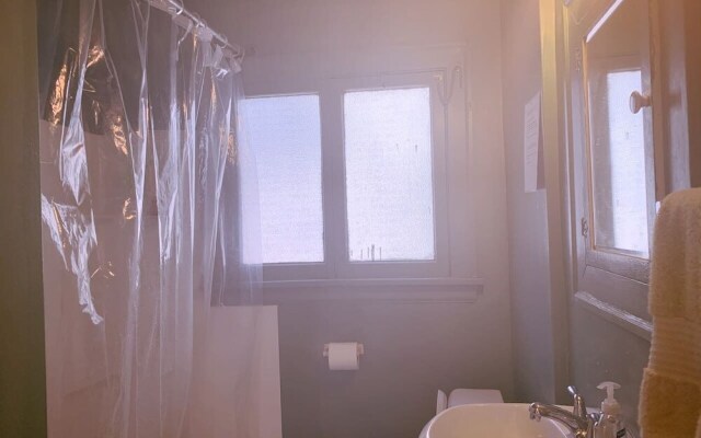 Eastlake Little Oasis