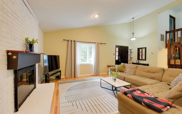 Cozy Cary Abode ~ 10 Mi to Downtown Raleigh!