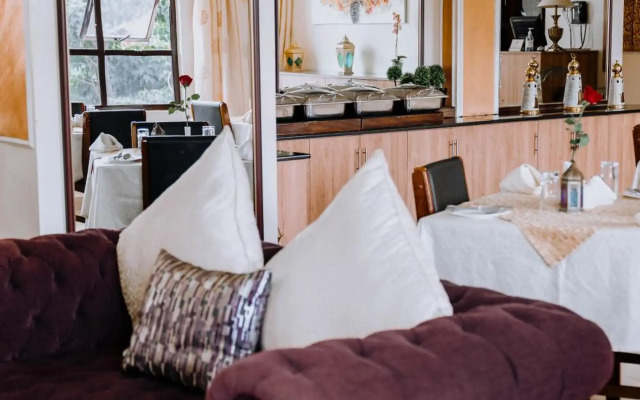 Saab Royale Hotel