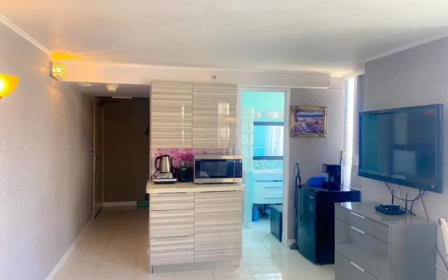 Hawaiian Monarch 1503 Condo by Redawning