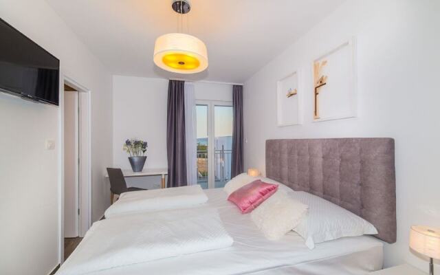 Luxurious Villa in Kaštel Gomilica With Pool