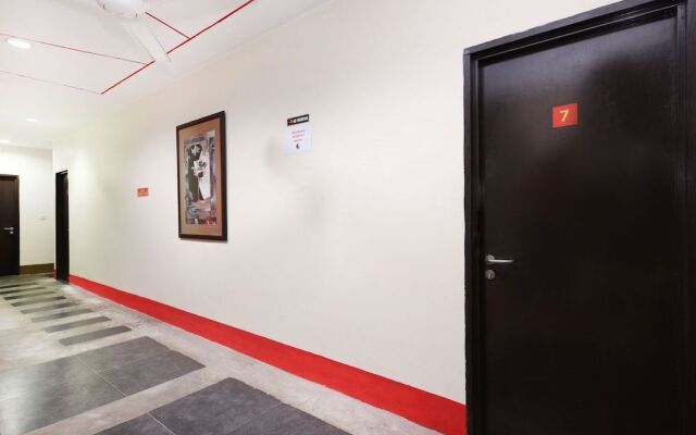 OYO 712 Hotel Corridor