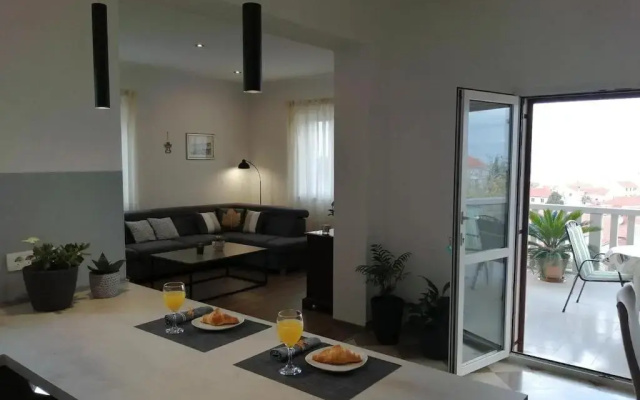 Apartment Mika-150m from the sea