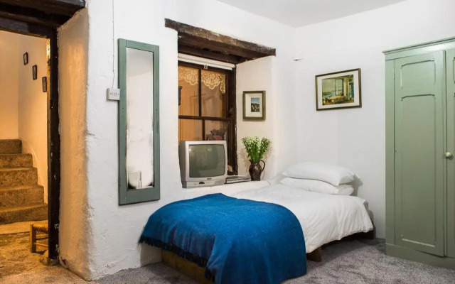 Cleo Gallery Apartments