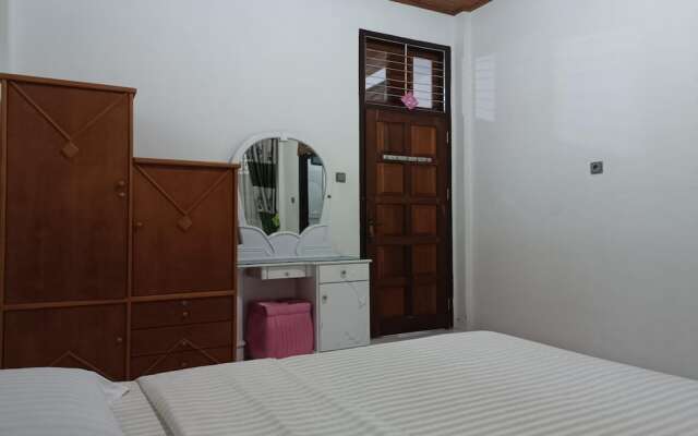 OYO 93706 Penginapan Syariah Hj. Kenan