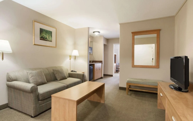 Days Inn & Suites - Thunder Bay