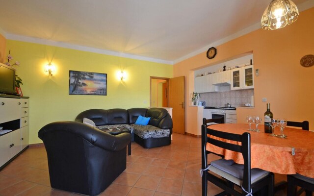 Amazing Apartment in Racisce With Wifi and 3 Bedrooms