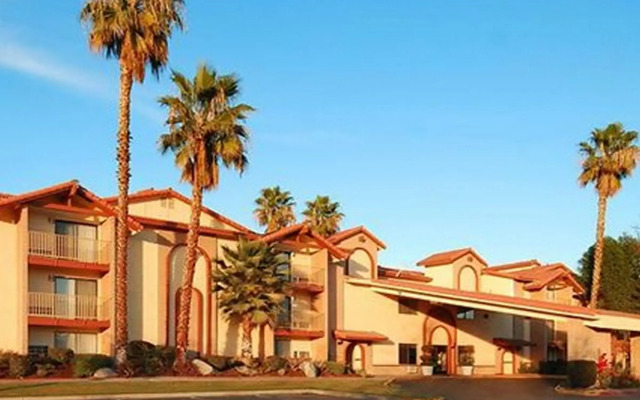Quality Inn & Suites Bakersfield