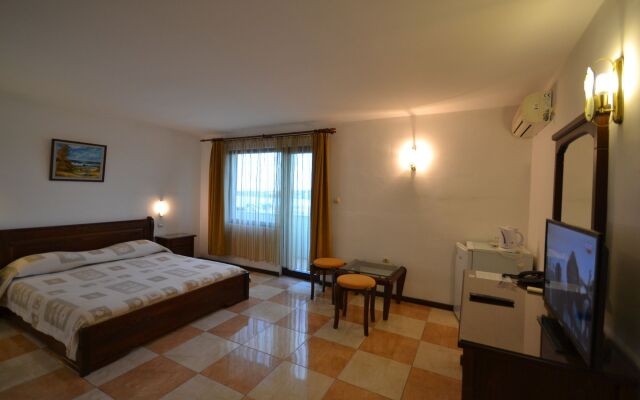 Hotel More