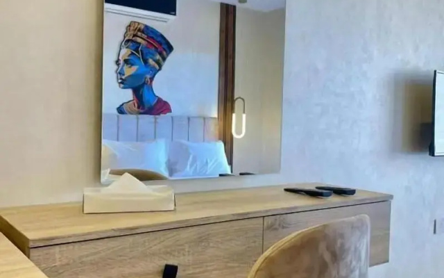Cleopatra Tower Pyramids Hotel