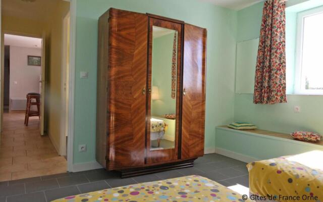 Gîte La Chapelle-Souëf, 4 pièces, 6 personnes - FR-1-497-91