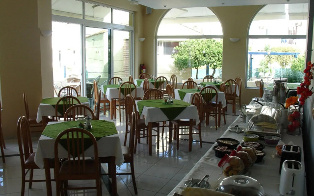 Summerland Hotel & Bungalows