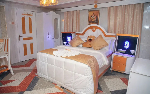 Afrikando Royal Castle