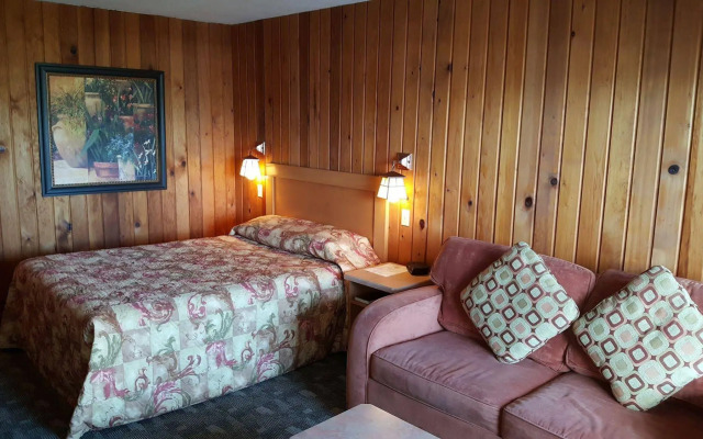 The Cedarwood Inn & Suites