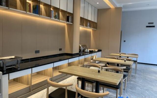 Yuefeng Boutique Hotel (Longyandong Station)