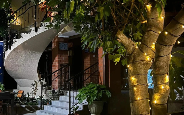 Толстого 37 (Геленджик)