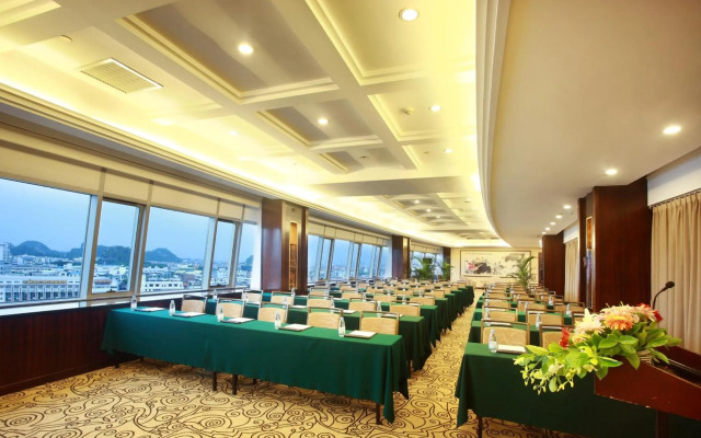 Guilin Lijiang Waterfall Hotel