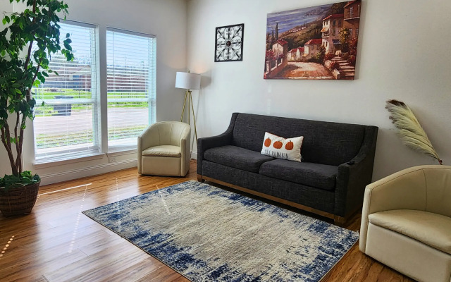 Modern 3 Bedroom Retreat in Pearland