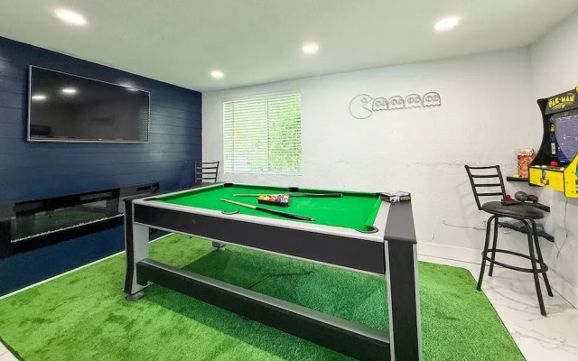 Relax Play Pool Games Prime Location
