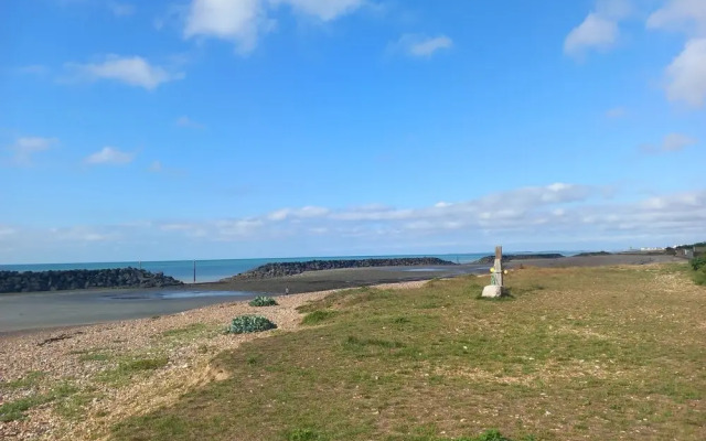 Remarkable Seaside Apartment - Sleeps 4