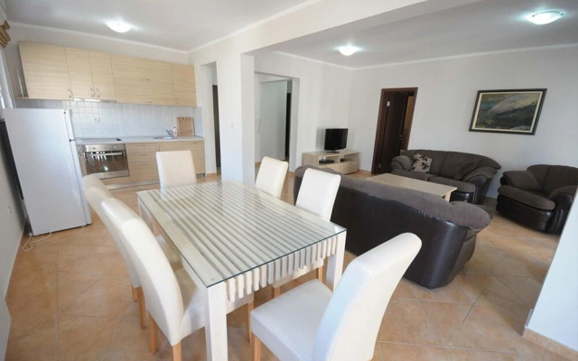 Franeta Two-bedroom Apartment, 1st Floor, Street View, No.5