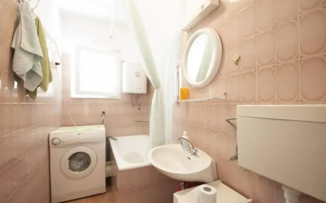 Apartments Mira - One Bedroom Apartment With Balcony