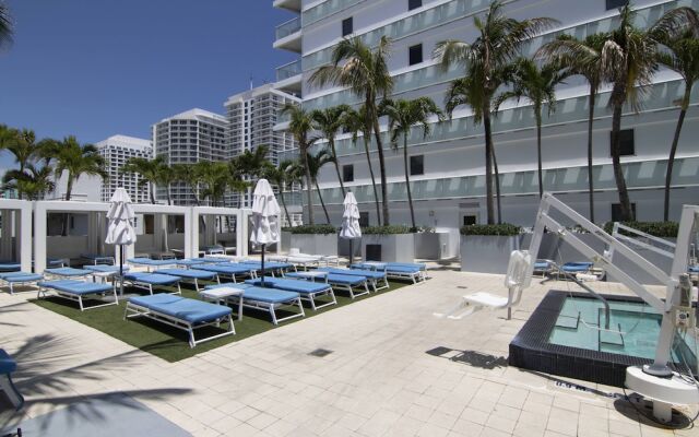 Sapphire Suite Beachfront, Gym + Pool!