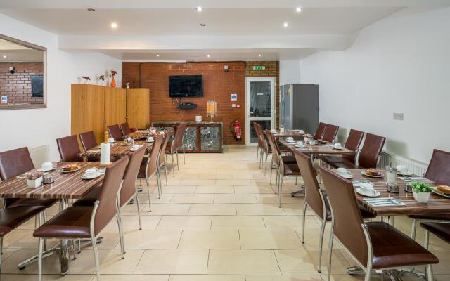 OYO Abbey Hotel, London Shepherd's Bush Market