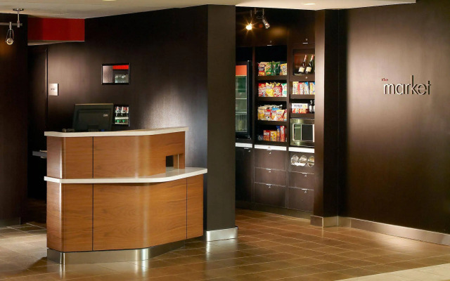 Courtyard by Marriott Savannah Midtown
