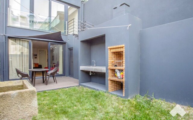 Bianc1 · Light-Filled Apartment With Garden Downtown